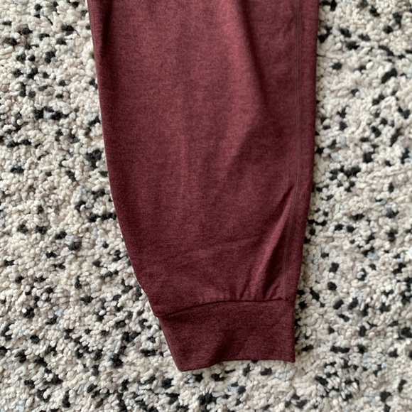 Vuori Women’s Performance Jogger Ruby Heather Red Soft Comfy Size Small - Picture 4 of 13